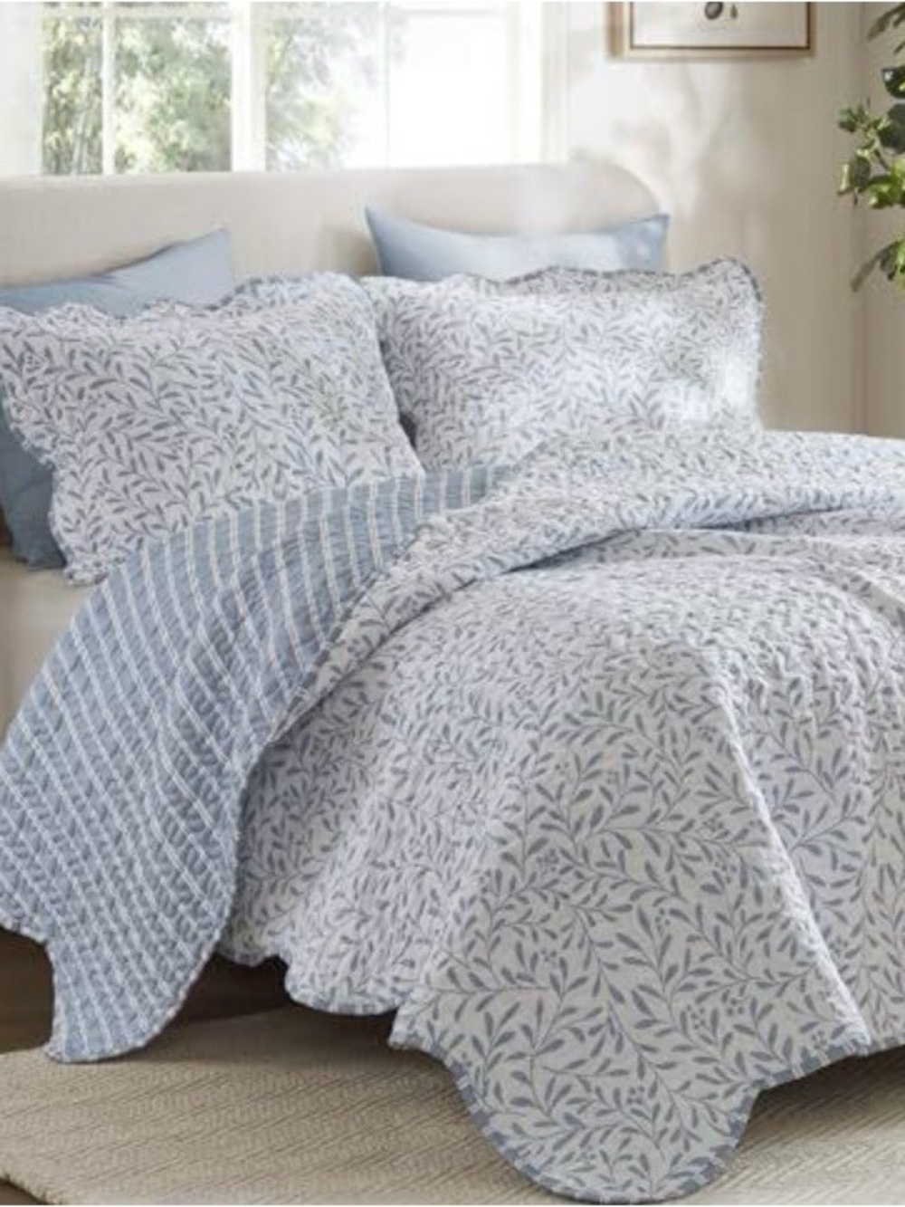 Madison Park Light Blue and White Leaf-Print Quilt Set